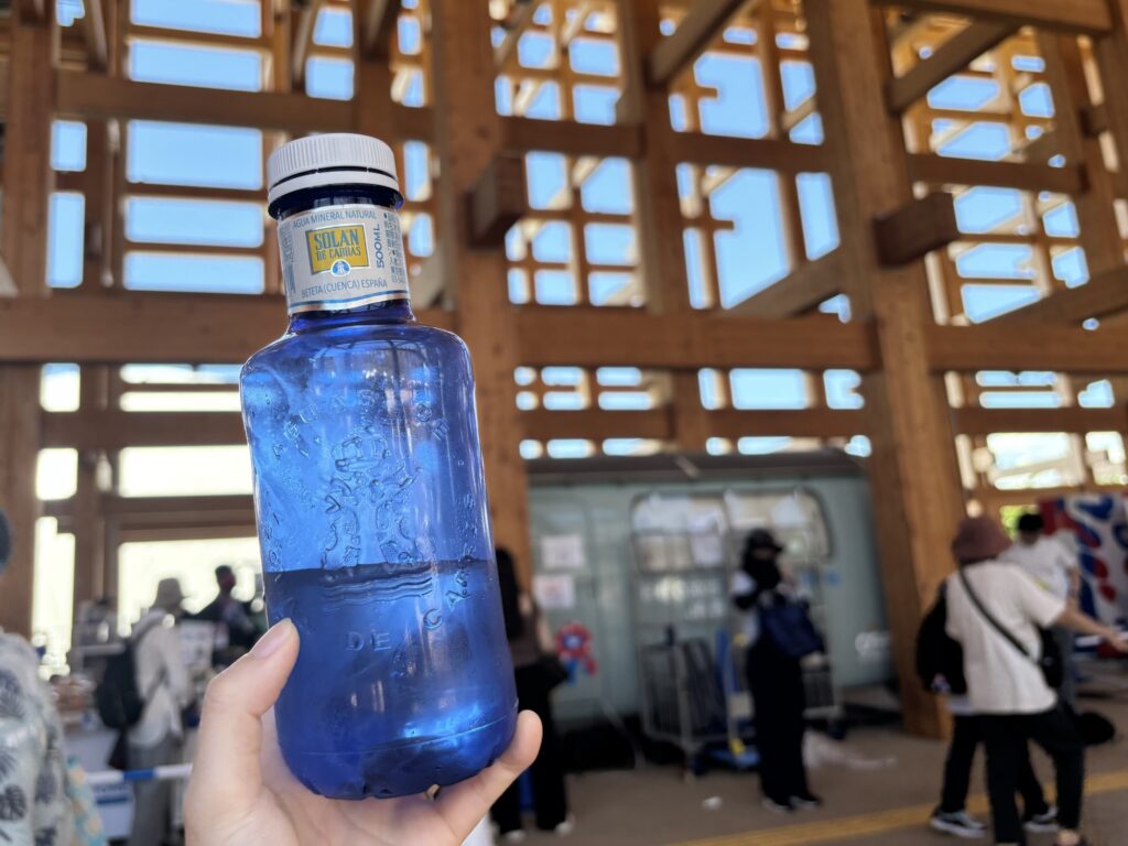 スペインパビリオンで購入したお水の写真