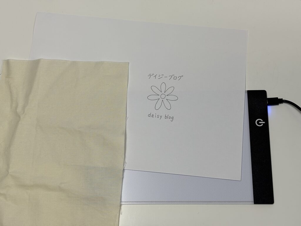 トレースボードと図案と布